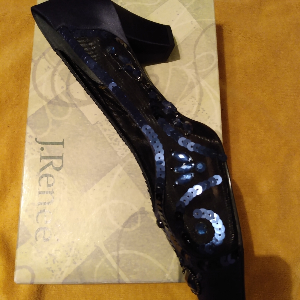 Ladies Shoes - Picture 2 of 8